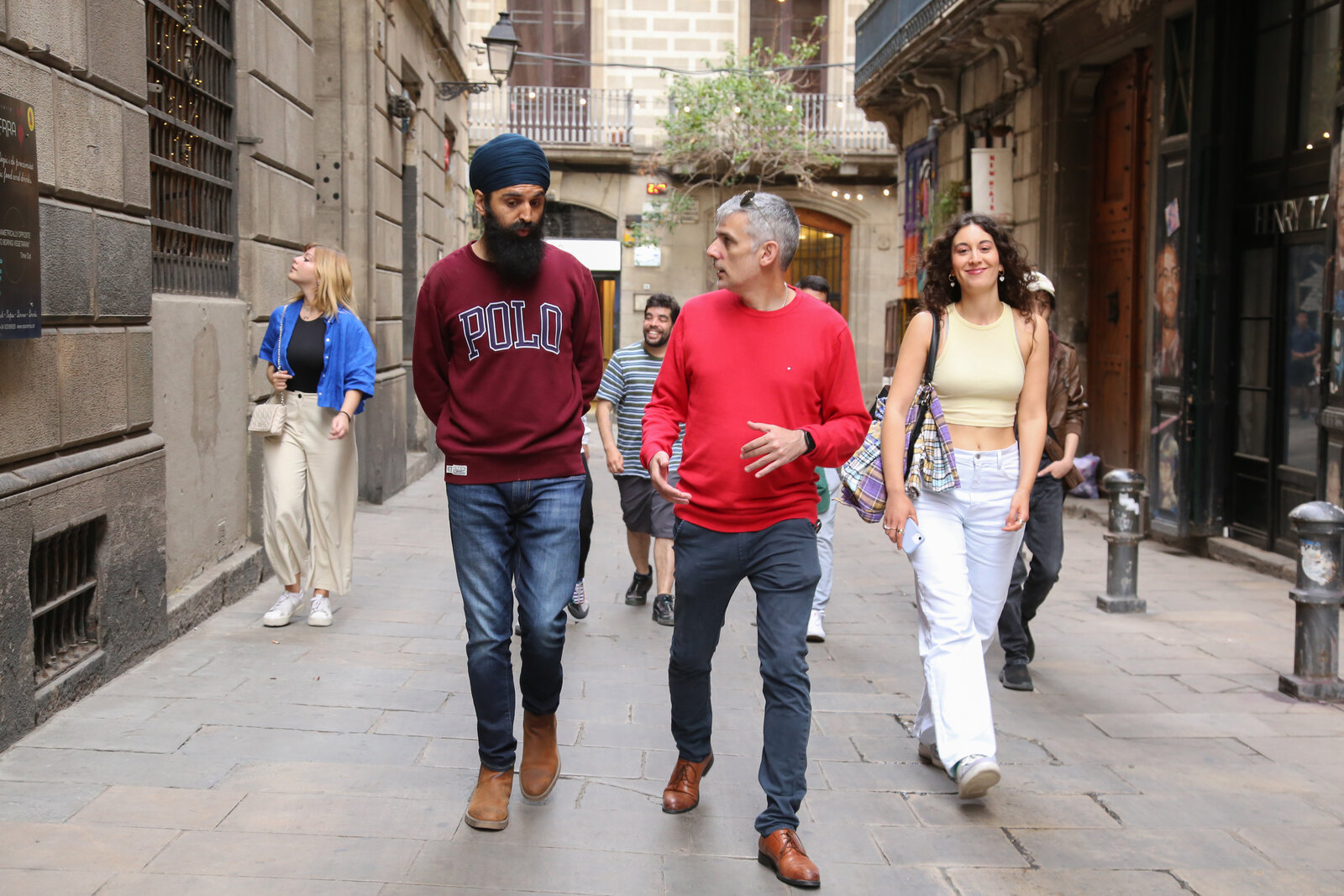 Estudiantes de catalán en una ruta cultural por Barcelona