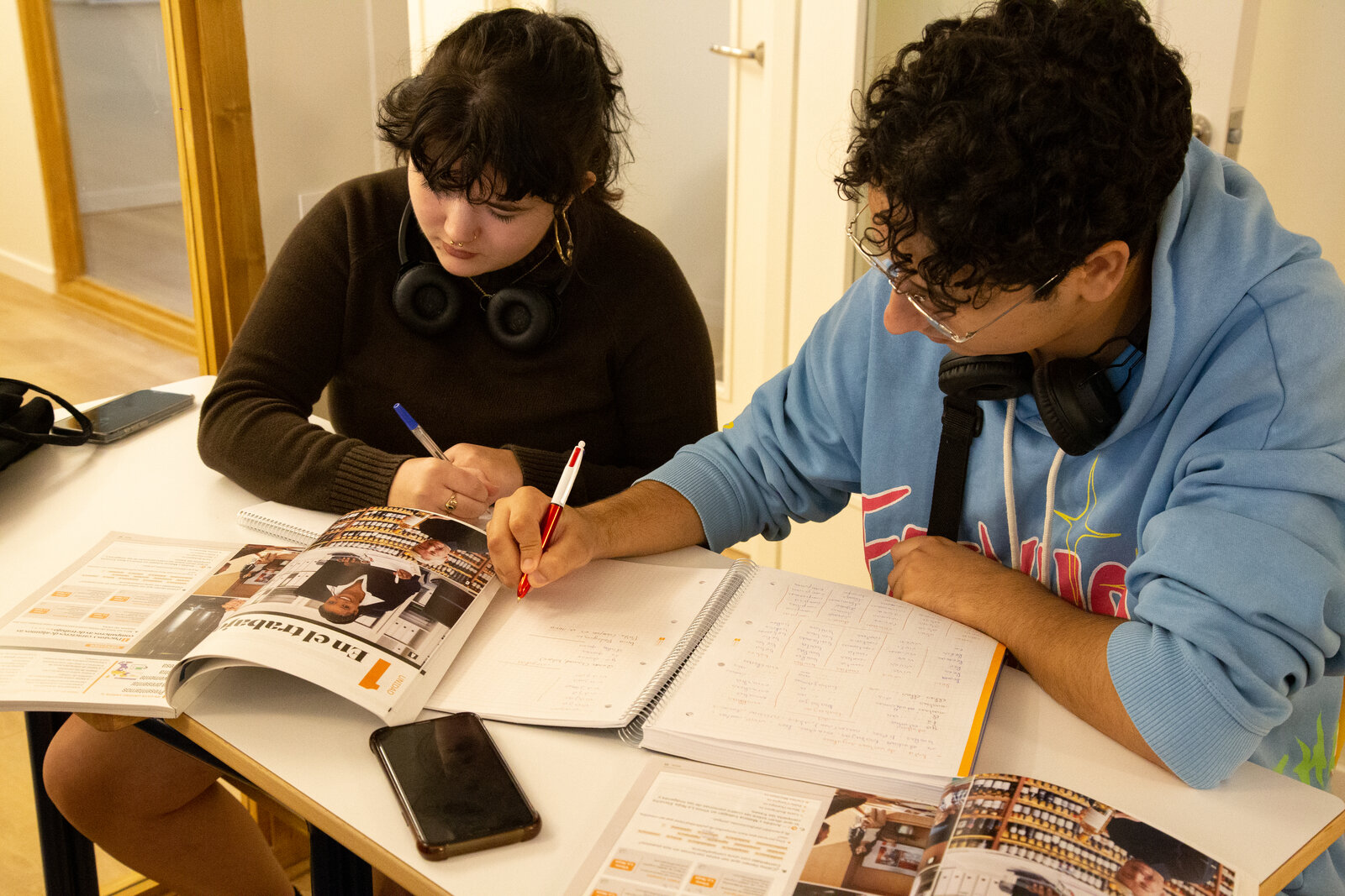 Spanish class with communicative methodology