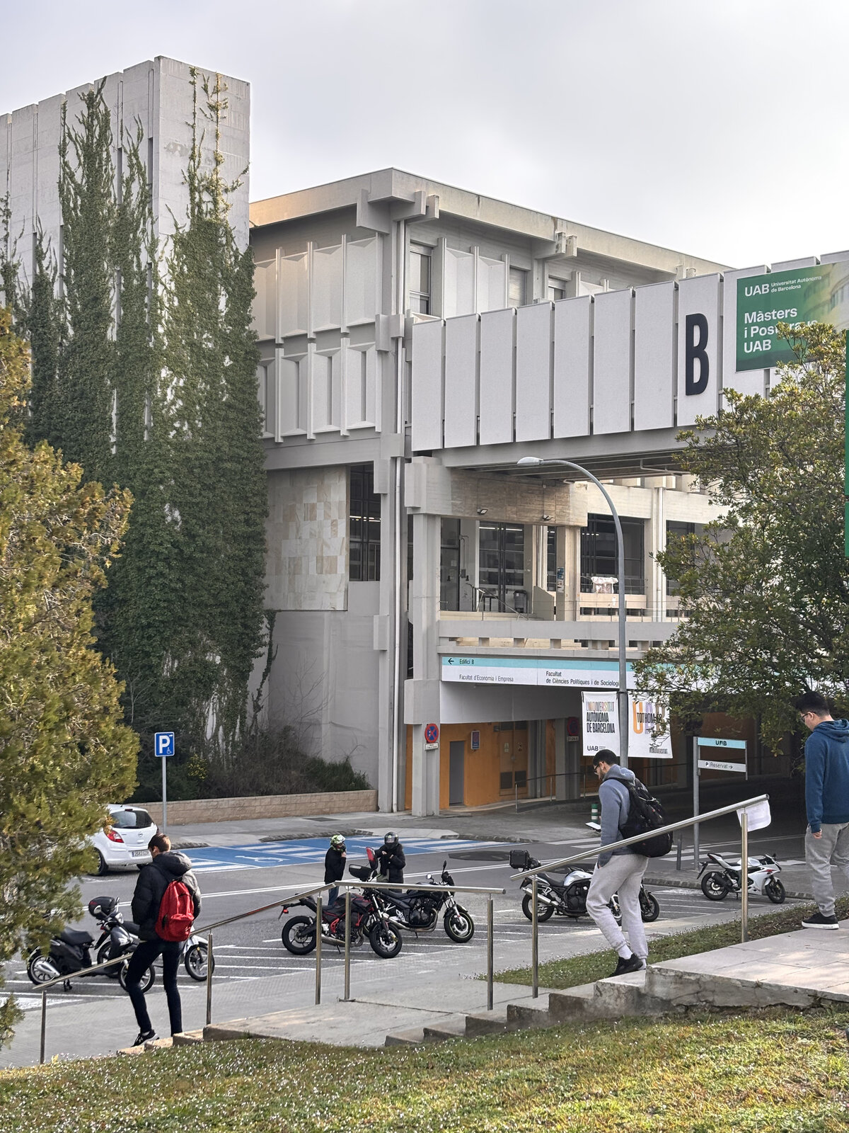 Applied Mathematics for Social Sciences